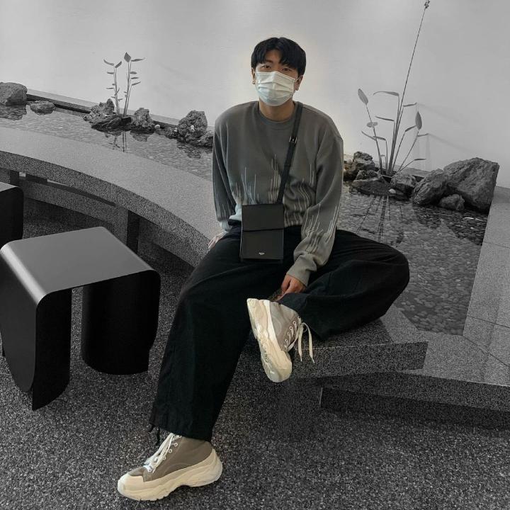 좌석을 따라 물길이 있다.