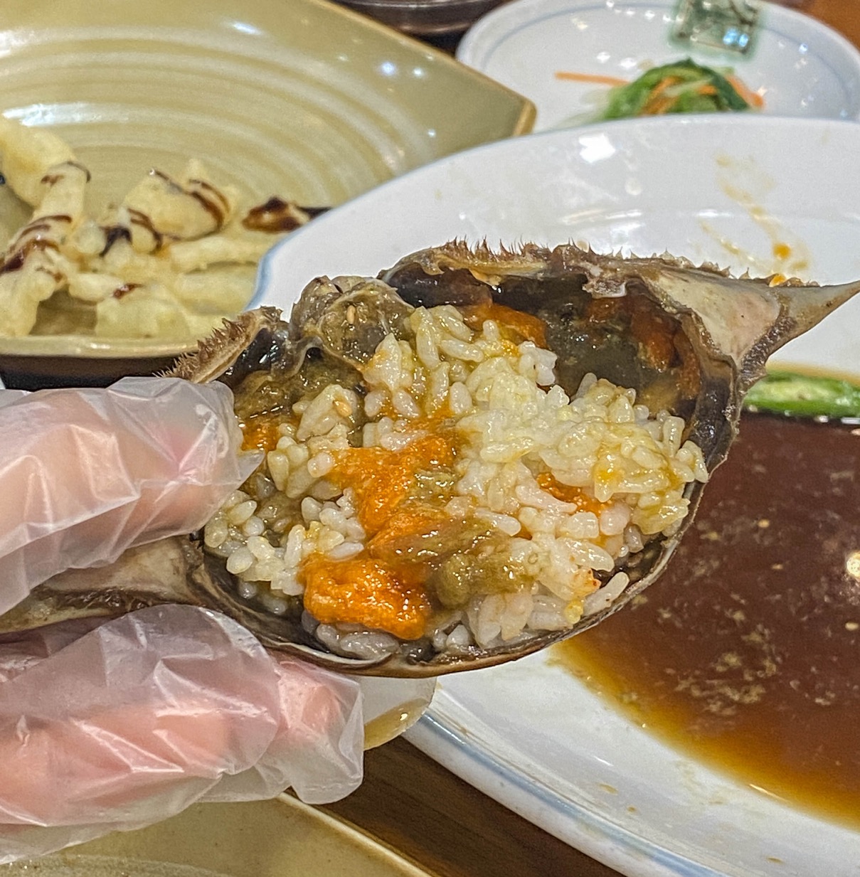 게딱지에 밥 비비기는 필수