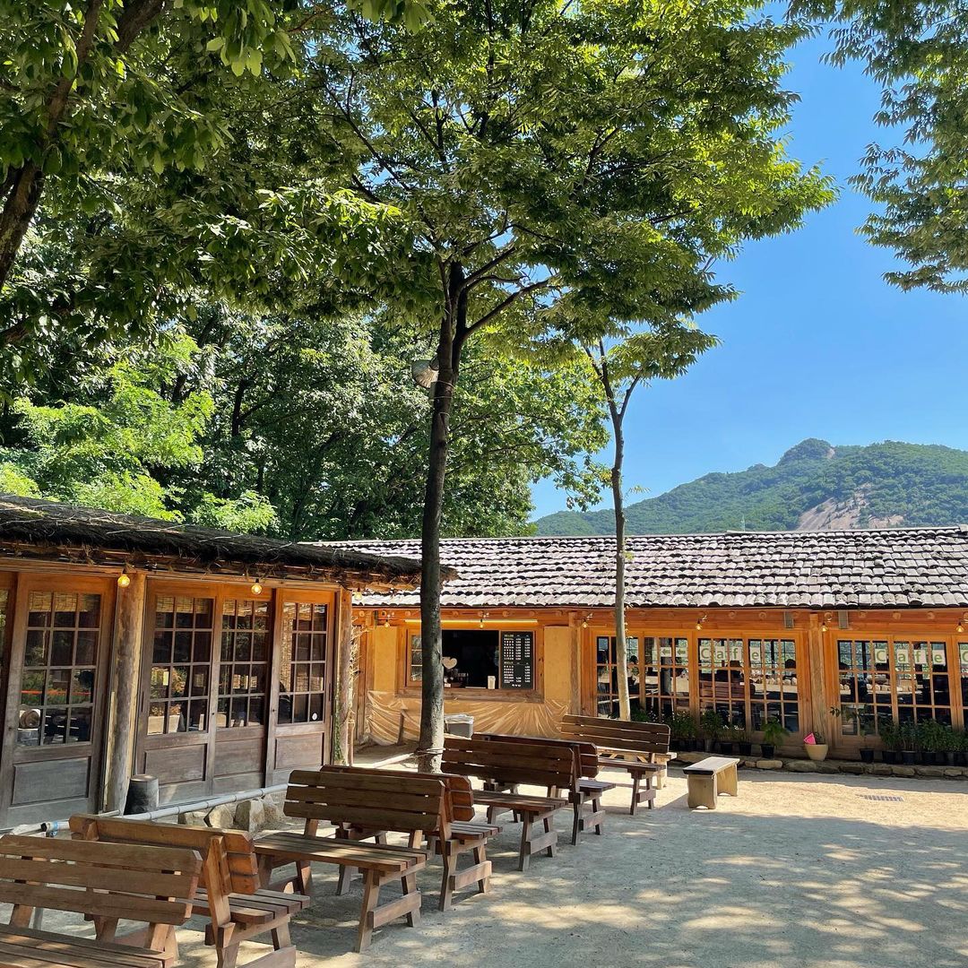 사극에서 봤을법한 목향원 외관